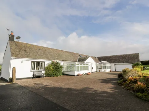 Whiteside Cottage Hotels in Darvel