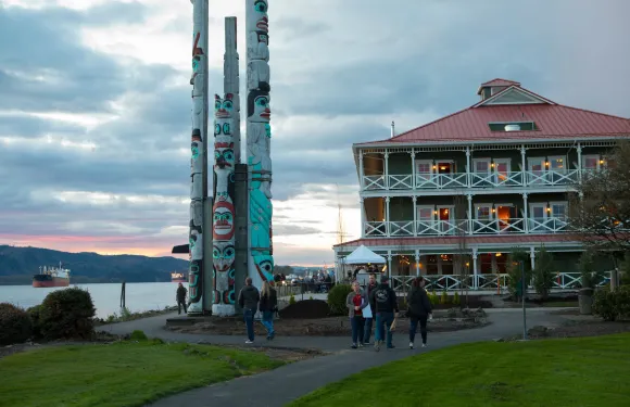 卡拉馬港麥克美娜米斯旅館