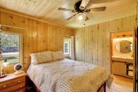Hackensack Waterfront Retreat on Tenmile Lake - Homestays