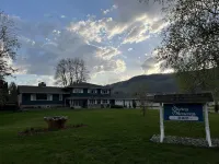 Sunny Shuswap B&B Hotels in Chase