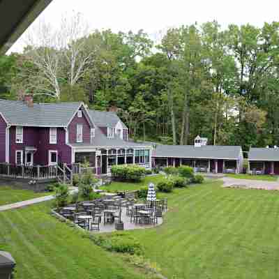 Plum Point Lodge Hotel Exterior