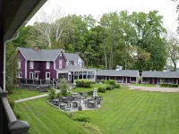 Plum Point Lodge Hotels in Milo