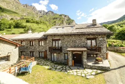 Chalet Della Guida Hotels near Monte Malvicino 1528 m.