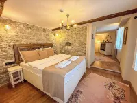 1870's Taş Konak Otel Üç Oda Hotels in Urla