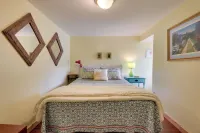 3 Mi to Great Smoky Mtn NP Riverfront Retreat - balcony