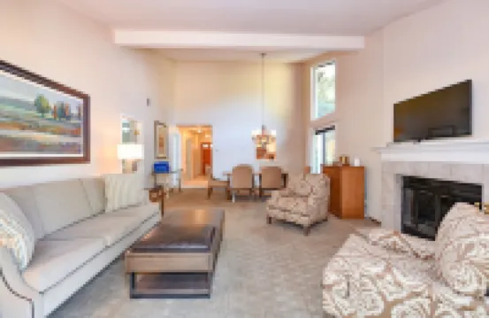 레드어닝의 808 오거스타 서클 3베드룸 집