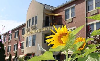 Camden Riverhouse Hotel and Inn