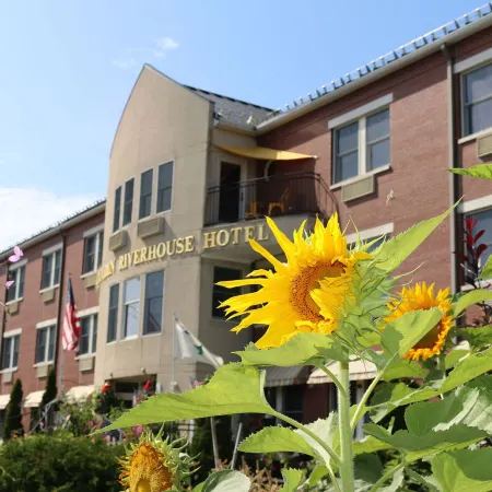 Camden Riverhouse Hotel and Inn