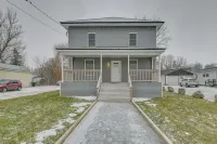 Bright and Modern Home 2 Mi to Presque Isle Airport - Wifi