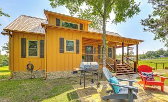 Secluded and Peaceful Tree Top Cabin with Loft