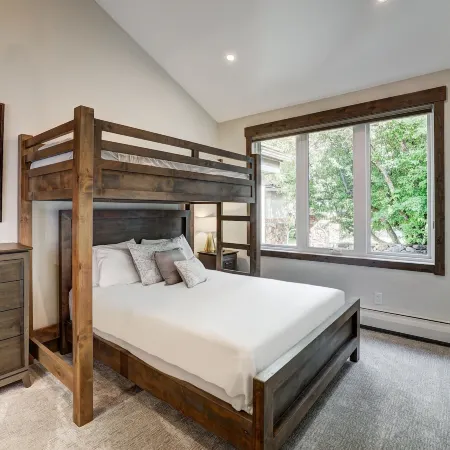 Fully Renovated 2 Bedroom in Arrowhead Village! Condo