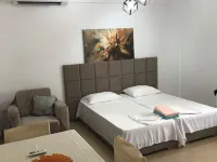 Monas Guesthouse Hotels in Saranda