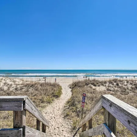Ocean-View 'Sea Gem' Bungalow: Steps to Beach!
