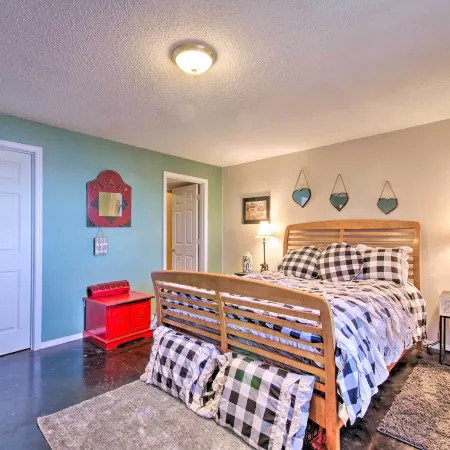 Large Cabin w/ Deck Overlooking Norfork Lake!