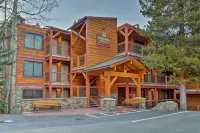Walk to LiftsSnowDogs' Breck Condo w/ Fireplace - parking
