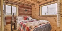 Serene Views: Quiet Farmhouse Cabin in Wisconsin! - Vakantiehuis