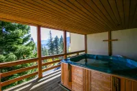 Bridges Townhome 7 Gorgeous Mountain Views, Private Jacuzzi, Steps to Eagle Lodge by RedAwning - Badekar