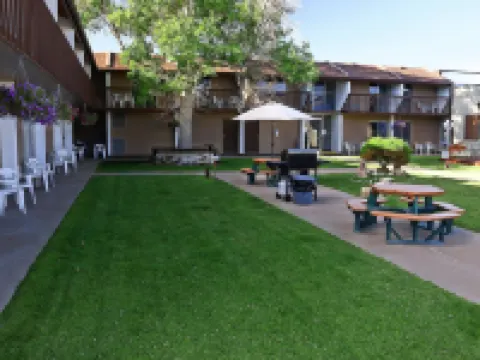 Sundowner Station Hotels in Riverton