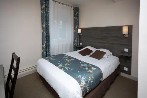 Logis-Hôtel & Restaurant le Carnot Hotels in Saint-Gilles-de-Cretot