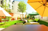 The People  - Tours Hotels in Tours