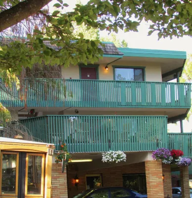 Robin Hood Inn and Suites - 3 estrellas