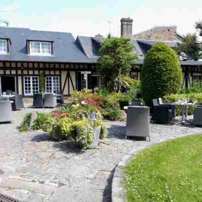 Logis Hôtel de la Croix d'Or Hotel Exterior