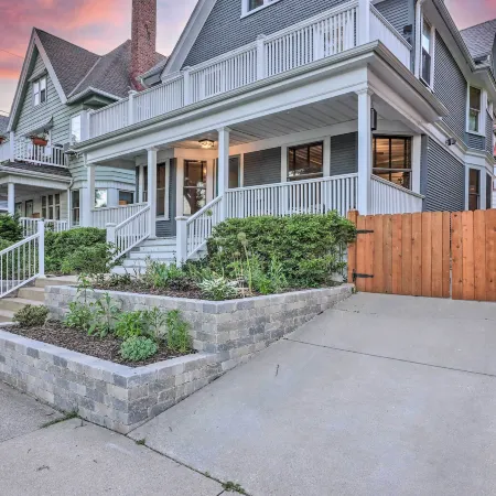 Milwaukee Home < Half Mi to Lake Michigan!