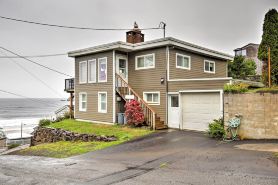 Exquisite Oceanside House w/ Pacific Views & Deck!