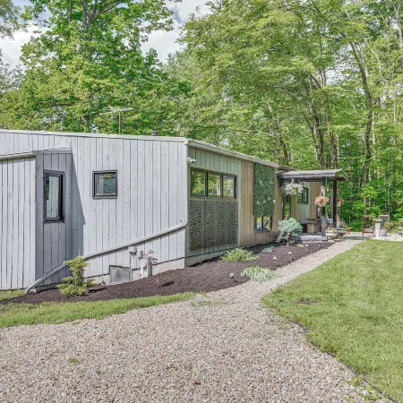 'Alpine House' Modern Delevan Cabin on 2 Acres