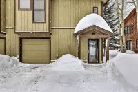Frisco Townhome w/ Hot Tub - 10 Mi to Breckenridge - 3-Star