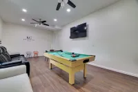 2 Game Rooms! Family Poconos Home 9 Mi to Slopes - parking