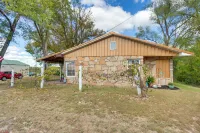 Cobblestone Cottage 10 Mi to Pomme de Terre! - 3-Star