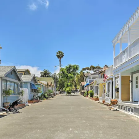 Catalina Island Cottage - Walk to Main St and Beach! Отели в г. Авалон