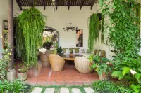 Colonial Villa And Guest House With Pool in Gated Community 酒店