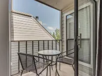 Quiet Modern Heavenly Paradise Love and Balcony + Free Coffee near Lake Hefner