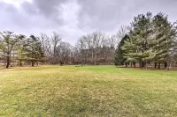 5-Acre Vacation Home w/ Woods & Hiking Ground - 3 estrellas