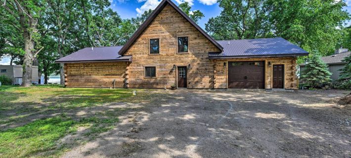 Spacious Pearl Lake Retreat w/ Yard & Private Dock Ξενοδοχεία στην πόλη Stearns County