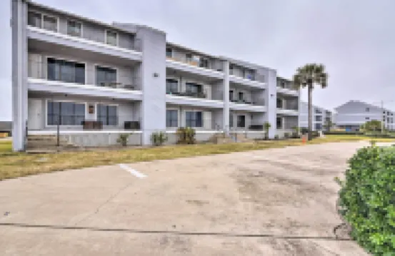 Gulf Views & Patio: Lovely Galveston Condo!