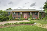 Large & Private Guest House Apt w/ Patio + Views! -  Ferienwohnungen