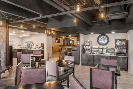 Best Western Plus Milwaukee West