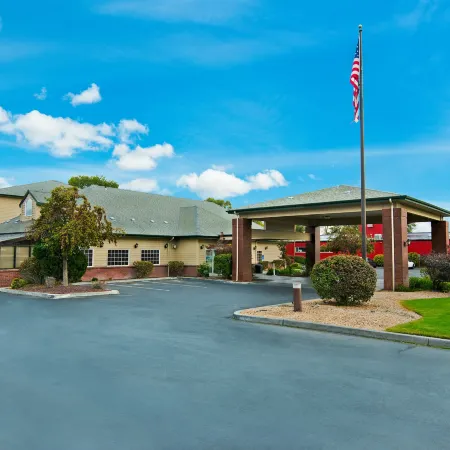Oxford Suites Hermiston