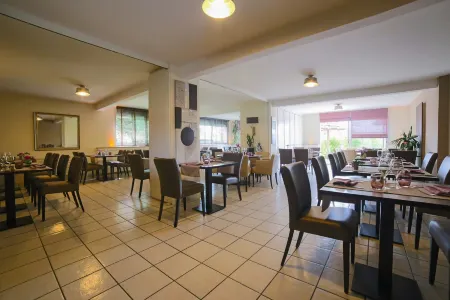 Hôtel de la Louée Отели в г. Моньер