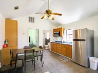 Biloxi Resort Cottage w/ Pool & Lake Access! Hoteles en Latimer