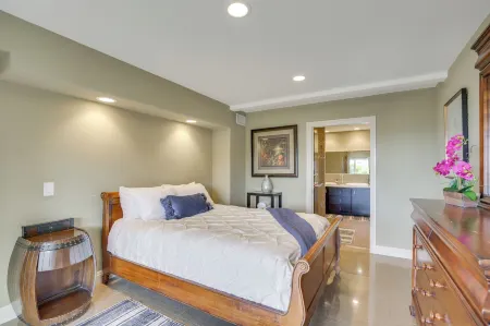 Hot Tub + Balcony: Rainbow Retreat Near Wineries! Отели в г. Рейнбоу