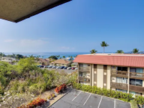 Kailua-Kona Condo Steps to Beach and Downtown! Hotels in Kailua-Kona