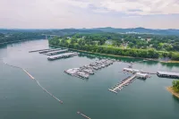 Burnside Vacation Rental, Walk to Lake Cumberland! - Parkplatz