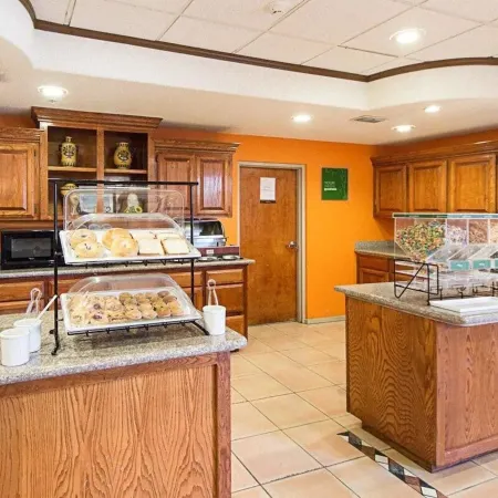 Shary Inn and Suites