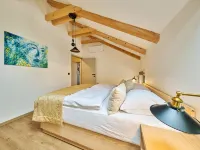 Luxury Mountain Attic with AC & Netflix - 3-Star