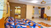 Premium Six-Bedroom Villa at East Legon Near Accra Airport - วิลล่า