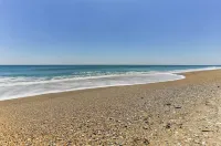 Condo w/ 2 Decks - Steps to Wrightsville Beach! - Parking